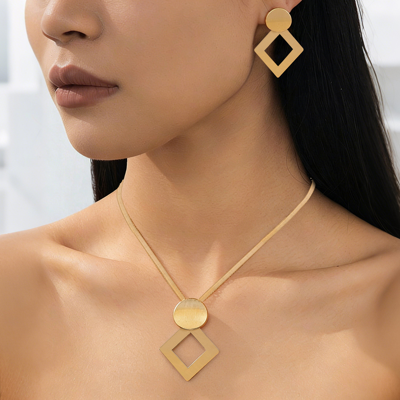 🔥 Kúp 1, získaj 1 zadarmo 💎 Moderná a elegantná sada náhrdelníka a náušníc ✨ Elegantná a klasická, ideálna na každodenné nosenie aj na párty 🌿