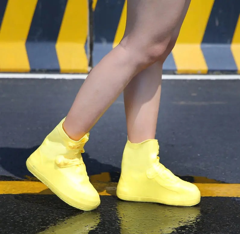 ¡Adiós a las zapatillas mojadas! Fundas impermeables y duraderas para zapatos: diseño antideslizante, plegables para guardarlas fácilmente en tu bolso 🌧️