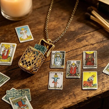 Hermoso, elegante y exquisito 😆 Collar con colgante de carta de tarot vintage