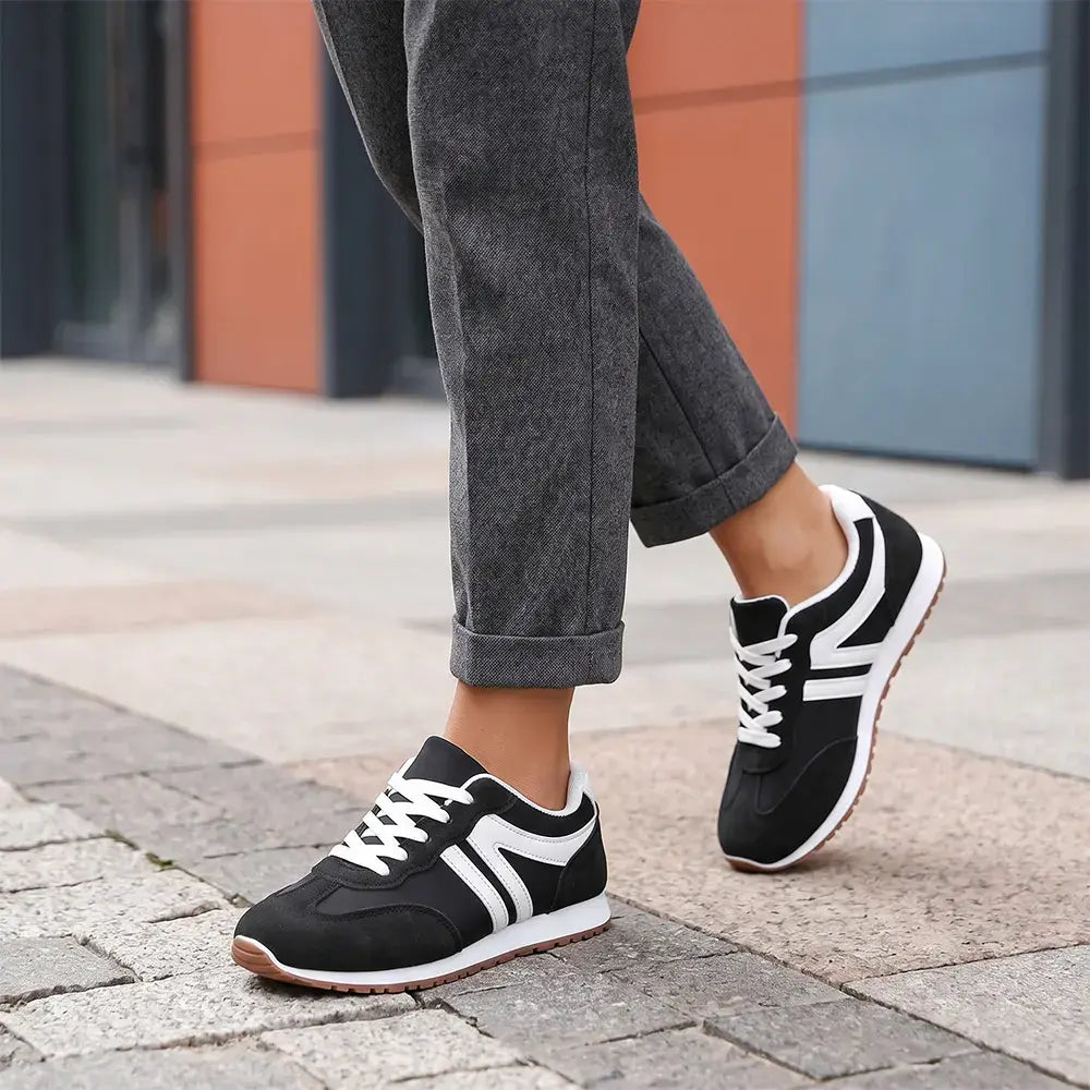 👟 Klasična silueta – bezvremenski retro dizajn tenisica za trčanje koji spaja moderne elemente kako bi stvorio trajan i kultan stil.