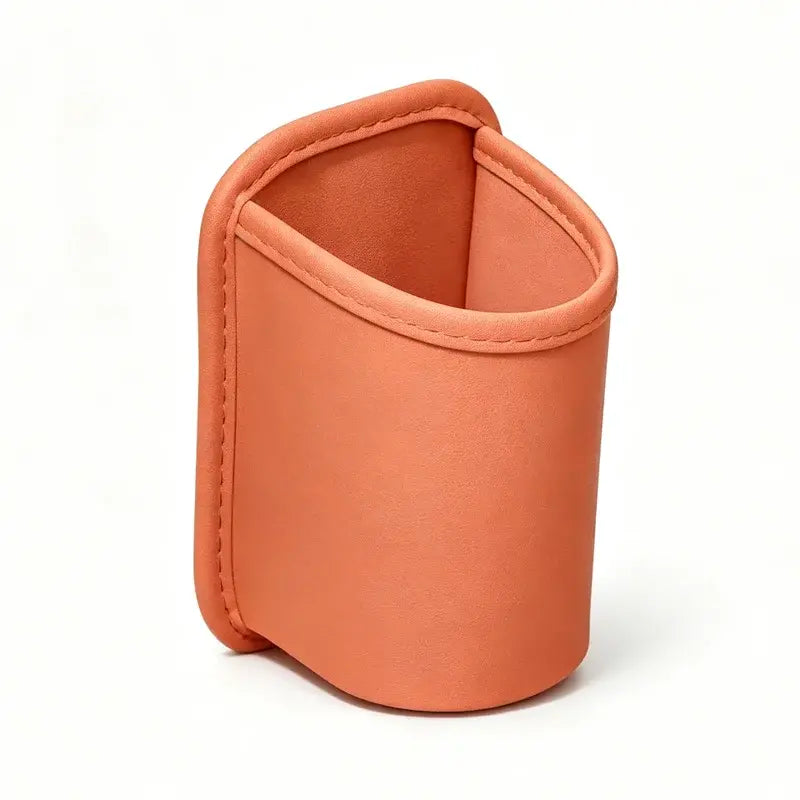 【2 unidades a 25 euros】🥳💞¡Más de 50,000 vendidos! 🚗🧺Portavasos de Cuero para la Puerta del Coche – Apertura amplia para acceder fácilmente a bebidas y al teléfono. Se fija con clip para un ajuste seguro. Fabricado en cuero PU, resistente y elegante. 🛡️✨