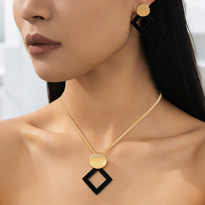 🔥 Kúp 1, získaj 1 zadarmo 💎 Moderná a elegantná sada náhrdelníka a náušníc ✨ Elegantná a klasická, ideálna na každodenné nosenie aj na párty 🌿
