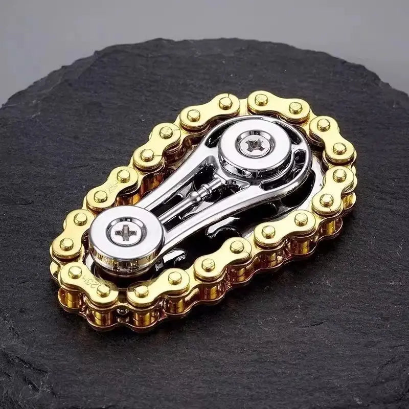 2 kus za 20 eur 📢📢40% ZĽAVA !! ⏰ Fidget Spinner s retiazkou – Hladké otáčanie, odolný a zábavný ✨