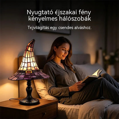 【Halloween újdonság】Gótikus boszorkánysapka alakú éjszakai fény, kreatív gyanta éjszakai fény retró ólomüveg hatással! 🔮🧙‍♀️