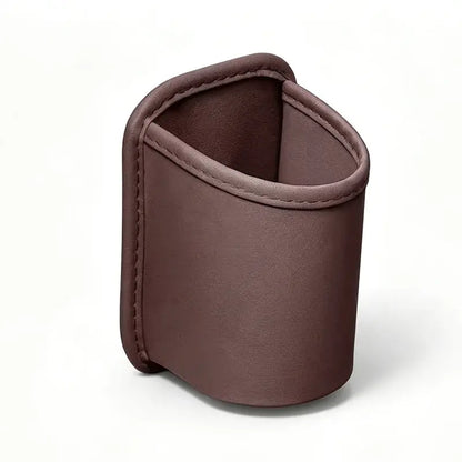 【2 unidades a 25 euros】🥳💞¡Más de 50,000 vendidos! 🚗🧺Portavasos de Cuero para la Puerta del Coche – Apertura amplia para acceder fácilmente a bebidas y al teléfono. Se fija con clip para un ajuste seguro. Fabricado en cuero PU, resistente y elegante. 🛡️✨