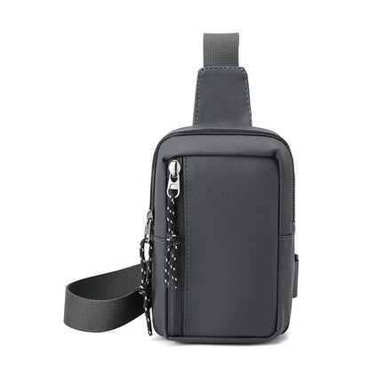 Taška cez rameno s viacerými priehradkami a zadným vreckom proti krádeži: chráni vaše cennosti.