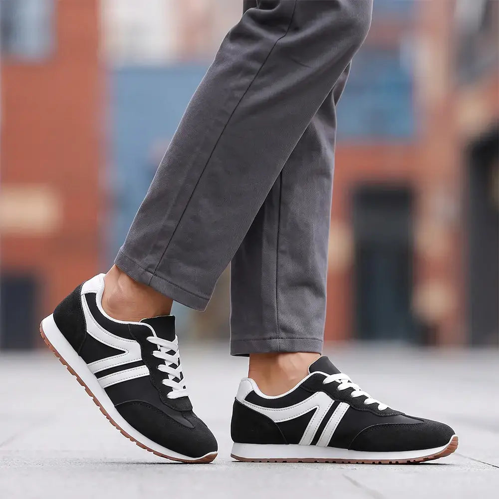 👟 Klasična silueta – bezvremenski retro dizajn tenisica za trčanje koji spaja moderne elemente kako bi stvorio trajan i kultan stil.