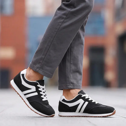 👟 Klasična silueta – bezvremenski retro dizajn tenisica za trčanje koji spaja moderne elemente kako bi stvorio trajan i kultan stil.