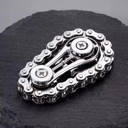 2 kus za 20 eur 📢📢40% ZĽAVA !! ⏰ Fidget Spinner s retiazkou – Hladké otáčanie, odolný a zábavný ✨