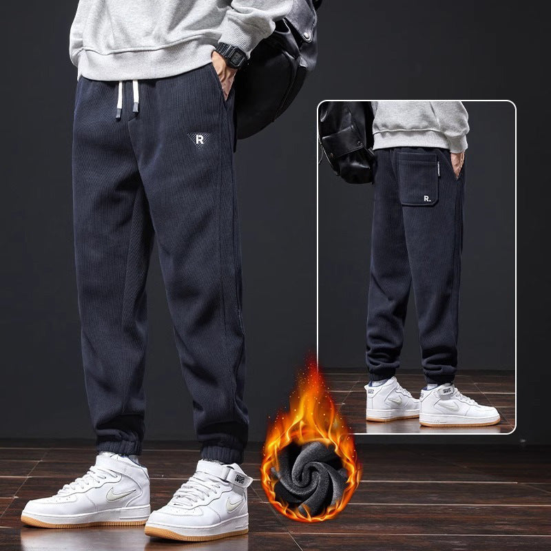 🔥【M-5XL】👖Nove muške zimske hlače - zadebljani kord s flis podstavom; tople i ležerne muške hlače.